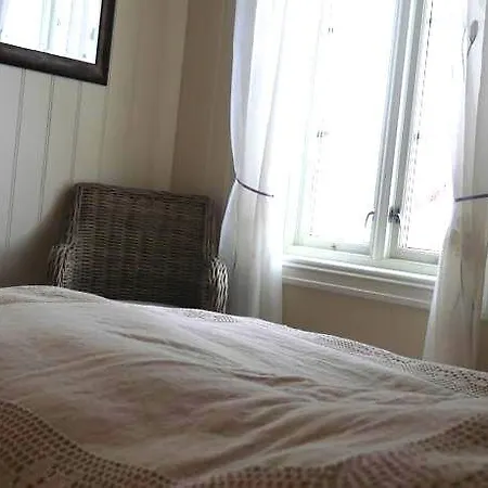 فندق مبيت وإفطار Jordbaerstova *