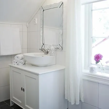 Jordbaerstova فندق مبيت وإفطار